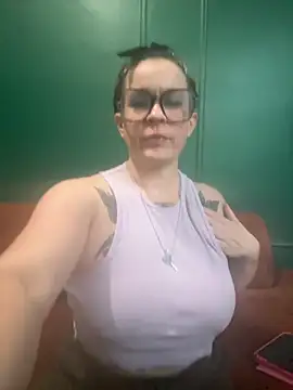 quinnmariexo online show from 10-19-25, 10:01