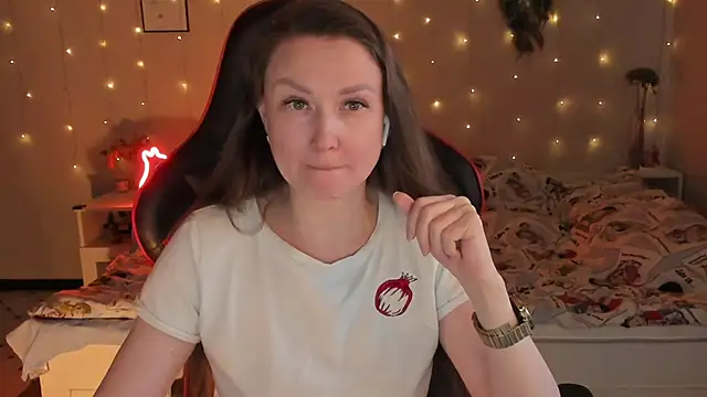 desperatehousewife   online show from 04-18-26, 04:04