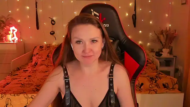 Snapshot of desperatehousewife__ chatting on 10-18-25, 07:38 desperatehousewife   online show from 10-18-25, 07:38