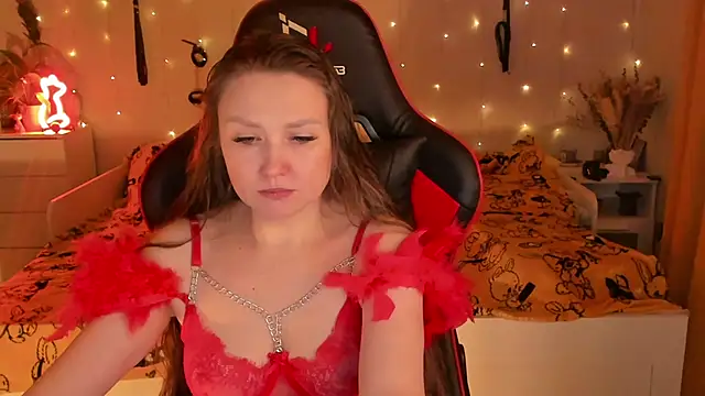 Snapshot of desperatehousewife__ chatting on 10-19-25, 06:10 desperatehousewife   online show from 10-19-25, 06:10