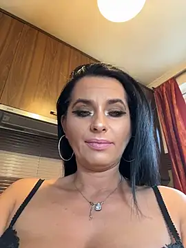 Hotmomcheckk  online show from 02-05-26, 08:10