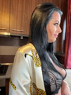 Hotmomcheckk  online show from 03-12-26, 09:35