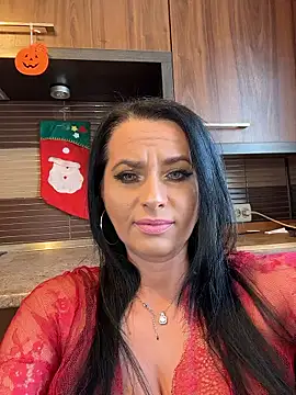 Hotmomcheckk  online show from 01-13-26, 09:46