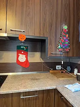 Hotmomcheckk  online show from 12-16-25, 02:21