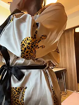 Hotmomcheckk  online show from 11-28-25, 11:43