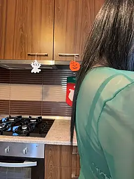 Hotmomcheckk  online show from 01-06-26, 10:19