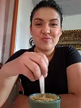 Snapshot of Sophie-hatter chatting on 05-17-26, 04:40 Sophie-hatter online show from 05-17-26, 04:40