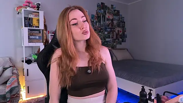 LinaWitch online show from 10-26-25, 11:10