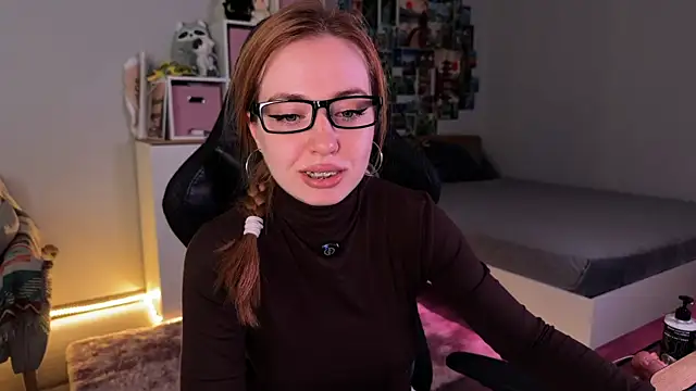 LinaWitch online show from 11-17-25, 06:17