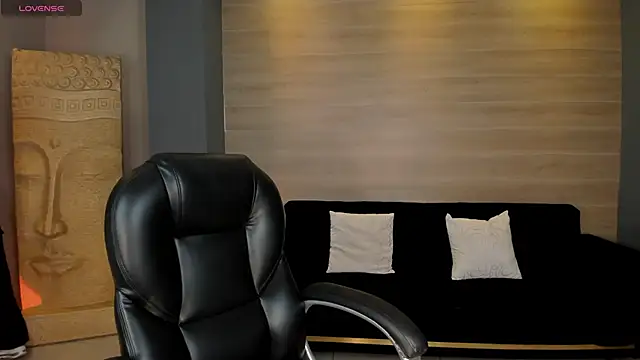 MollySundersX online show from 10-25-25, 04:33