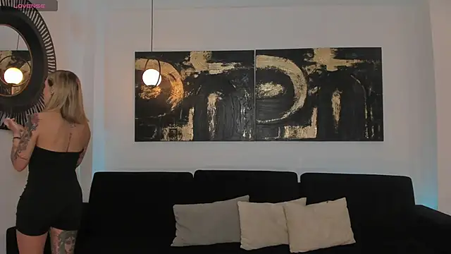 MollySundersX online show from 03-27-26, 08:54