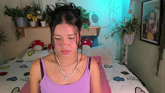 Snapshot of MiaaRose chatting on 04-22-26, 06:25 MiaaRose online show from 04-22-26, 06:25