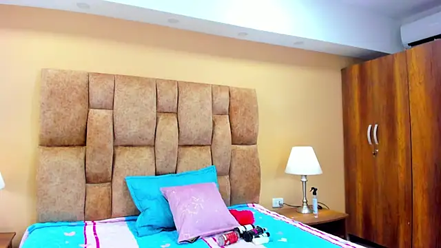 MiiaHot online show from 02-03-26, 07:52