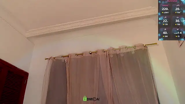 Snapshot of lanaturner_ chatting on 10-20-25, 02:35 lanaturner  online show from 10-20-25, 02:35