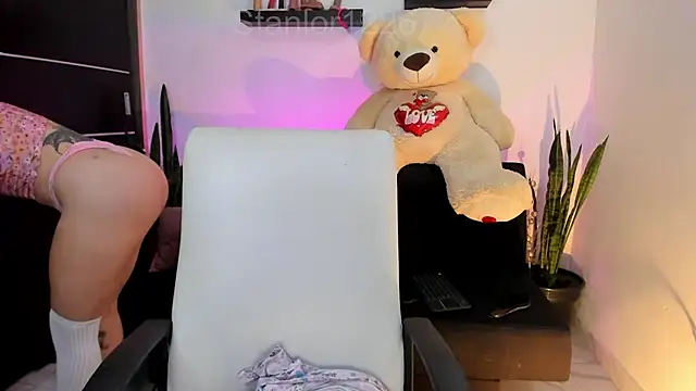 Stanlor1226 online show from 10-09-25, 12:33