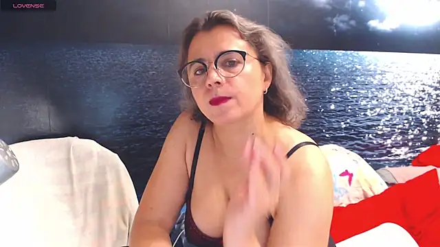 LadyAverrySquirt11 online show from 11-14-25, 04:27