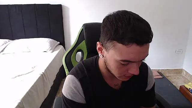 male pussy online show from 02-15-26, 07:35