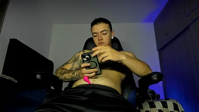 male pussy online show from 10-29-25, 03:38