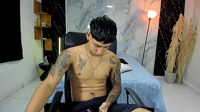 Snapshot of slim_master12 chatting on 05-06-26, 11:31 slim master12 online show from 05-06-26, 11:31