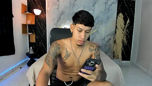 Snapshot of slim_master12 chatting on 04-21-26, 10:05 slim master12 online show from 04-21-26, 10:05
