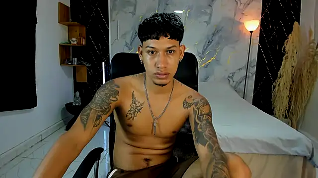 Snapshot of slim_master12 chatting on 05-18-26, 03:28 slim master12 online show from 05-18-26, 03:28