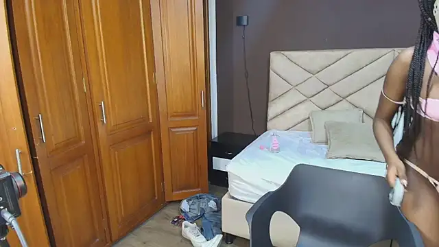 Raquel jones online show from 10-28-25, 07:24