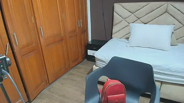 Raquel jones online show from 10-30-25, 12:47