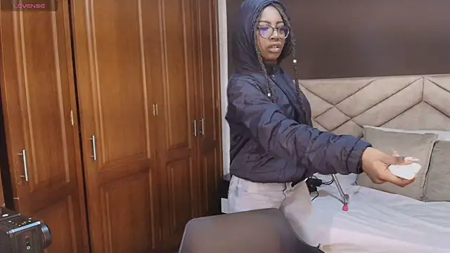 Raquel jones online show from 11-28-25, 12:05