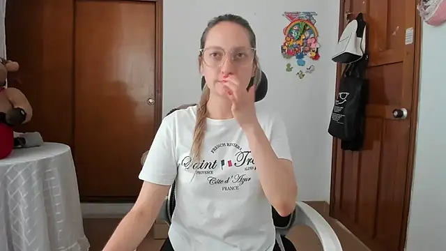 Snapshot of Adele_johnsonn1 chatting on 06-12-26, 02:48 Adele johnsonn1 online show from 06-12-26, 02:48