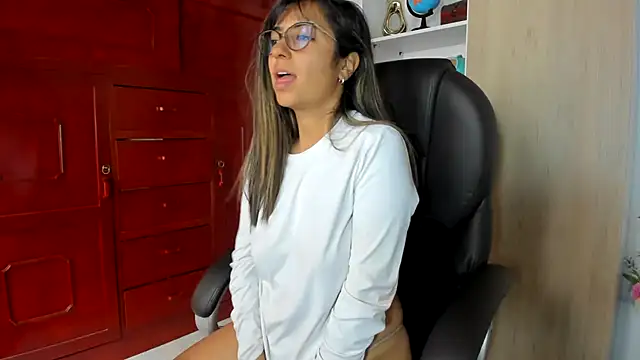 Isabellaa22 1 online show from 06-07-26, 03:28