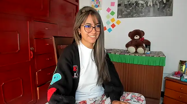 Snapshot of Isabellaa22_1 chatting on 01-21-25, 04:37 Isabellaa22 1 online show from 01-21-25, 04:37