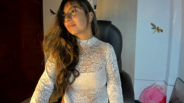 Isabellaa22 1 online show from 04-15-26, 05:02