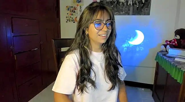 Snapshot of Isabellaa22_1 chatting on 02-06-25, 12:43 Isabellaa22 1 online show from 02-06-25, 12:43