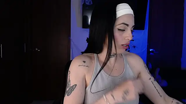 Snapshot of violett_honney chatting on 10-16-25, 05:05 violett honney online show from 10-16-25, 05:05