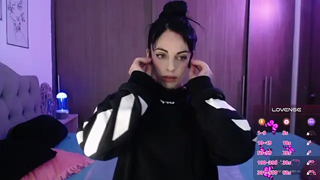 Snapshot of violett_honney chatting on 02-11-26, 06:24 violett honney online show from 02-11-26, 06:24