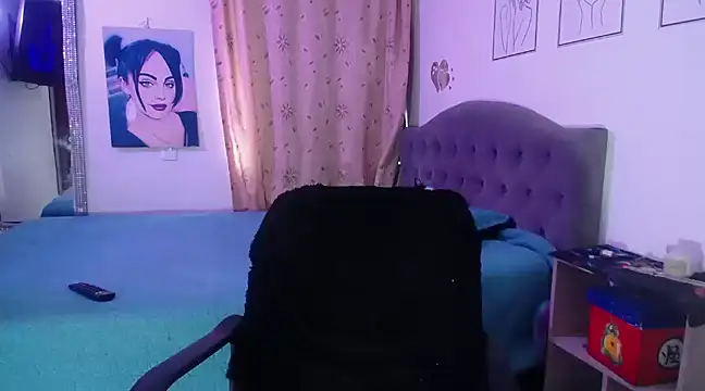 Snapshot of violett_honney chatting on 02-08-25, 10:29 violett honney online show from 02-08-25, 10:29