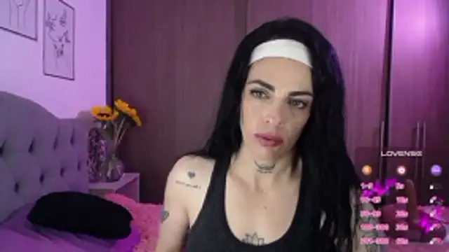 Snapshot of violett_honney chatting on 02-17-26, 04:21 violett honney online show from 02-17-26, 04:21