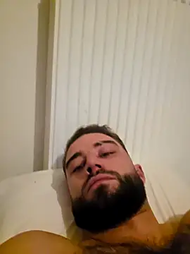 Snapshot of Vekie_007 chatting on 11-25-25, 12:11 Vekie 007 online show from 11-25-25, 12:11