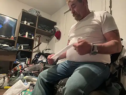 Snapshot of JakTRipr chatting on 02-18-25, 09:43 JakTRipr online show from 02-18-25, 09:43