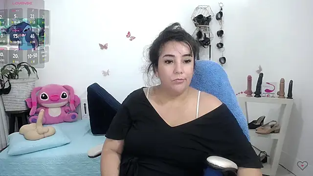Snapshot of mom_hot__ chatting on 06-28-26, 04:24 mom hot online show from 06-28-26, 04:24