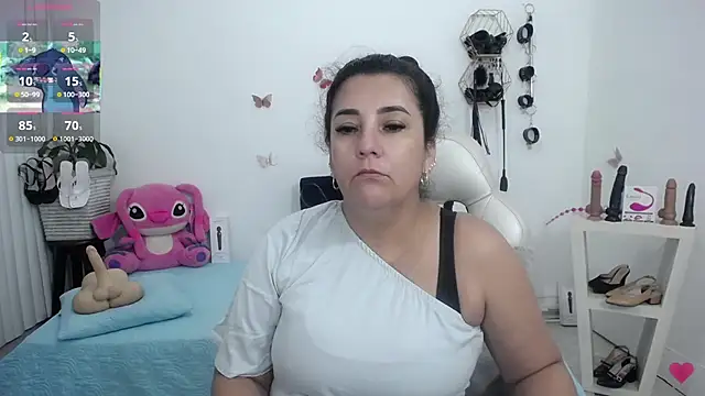 Snapshot of mom_hot__ chatting on 06-19-26, 12:55 mom hot online show from 06-19-26, 12:55