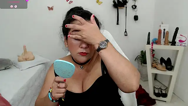 mom hot   online show from 11-25-25, 09:48