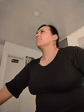 Natasha milf   online show from 06-23-26, 05:11