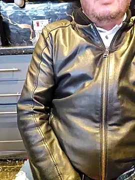 mysticfalls37 online show from 10-28-25, 03:44