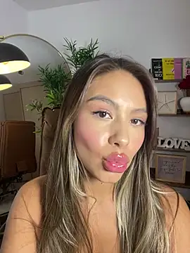  laura 02 online show from 03-16-25, 09:47