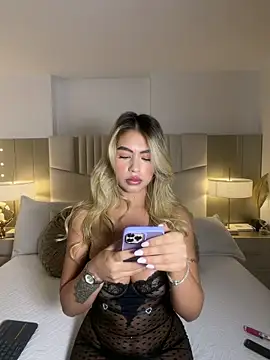  laura 02 online show from 04-21-26, 12:34