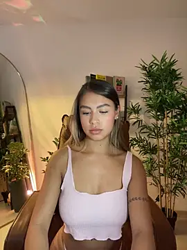  laura 02 online show from 03-21-25, 12:28