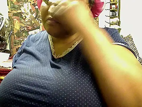 Snapshot of HOTSUGARX5 chatting on 10-20-25, 12:06 HOTSUGARX5 online show from 10-20-25, 12:06