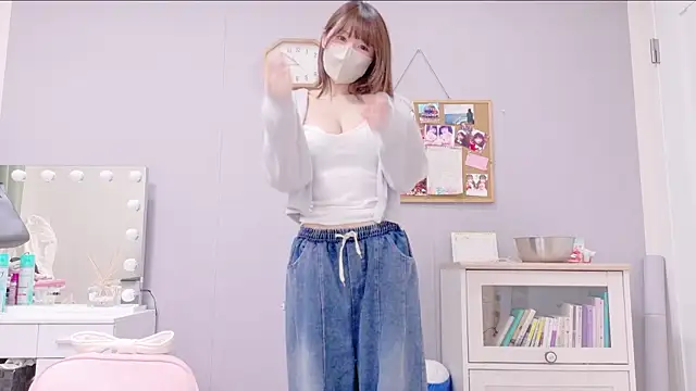 Snapshot of Yui-Ch chatting on 03-13-25, 11:51 Yui-Ch online show from 03-13-25, 11:51