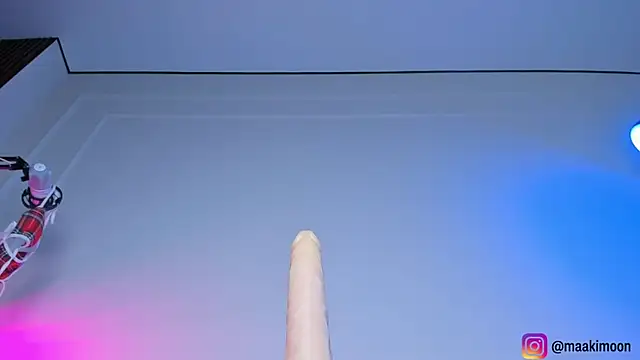 maakimo online show from 11-22-25, 05:06